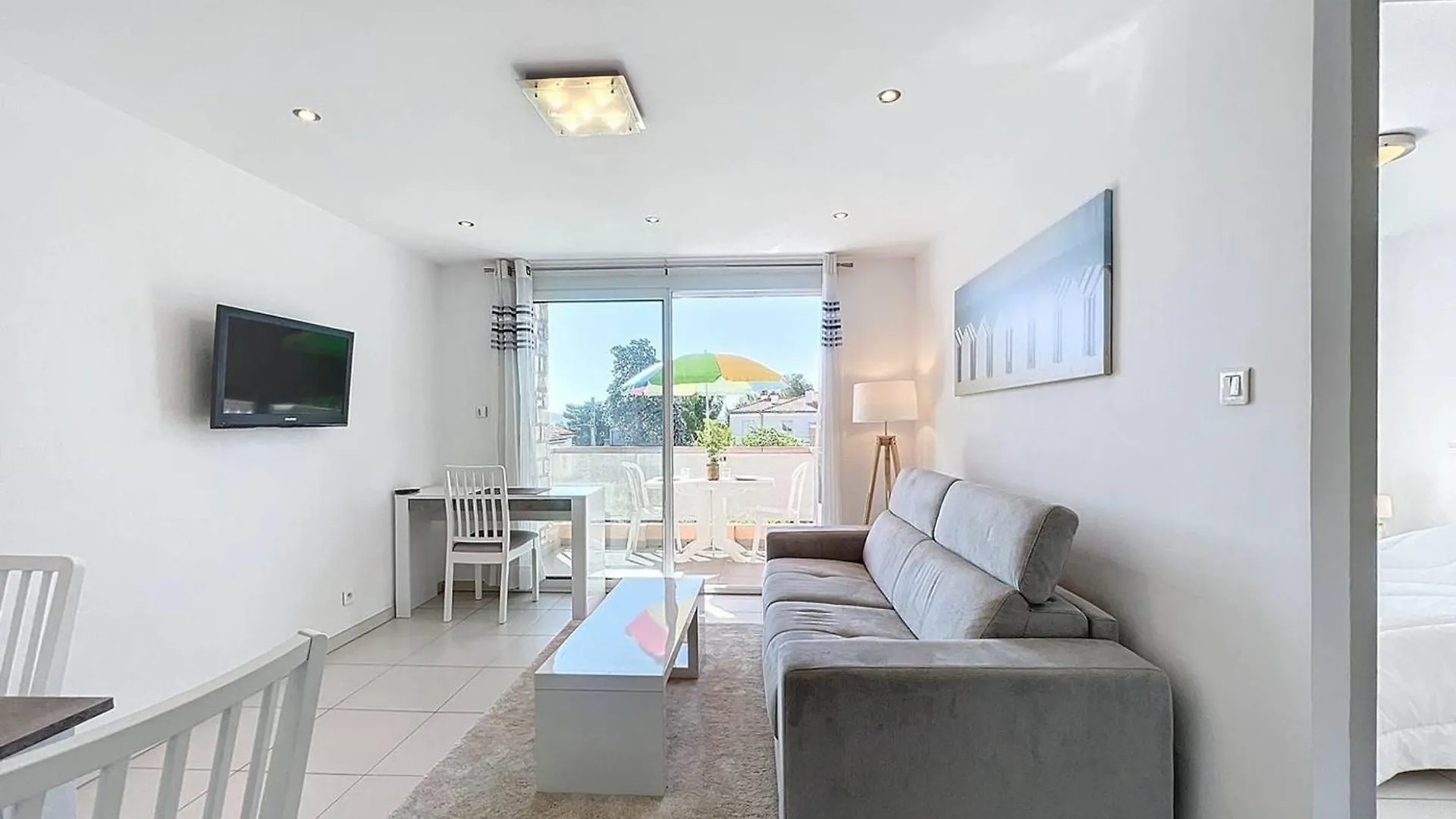 Appartement Moderne Et Lumineux A 2 Pas De La Plage, Parking Inclus - Fr-1-770-27 La Ciotat