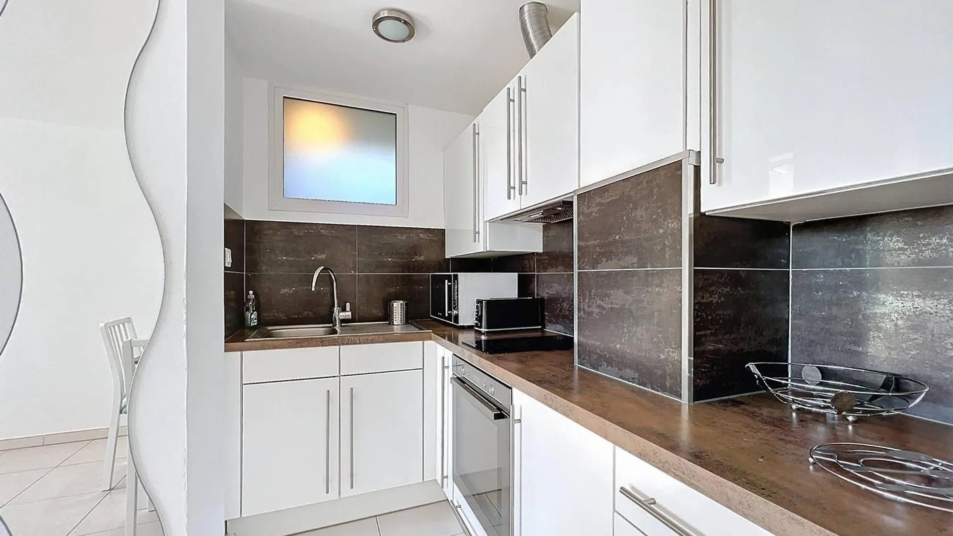 Appartement Moderne Et Lumineux A 2 Pas De La Plage, Parking Inclus - Fr-1-770-27 La Ciotat Apartment