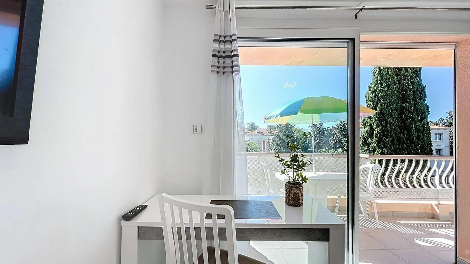 Apartment Appartement Moderne Et Lumineux A 2 Pas De La Plage, Parking Inclus - Fr-1-770-27 La Ciotat France