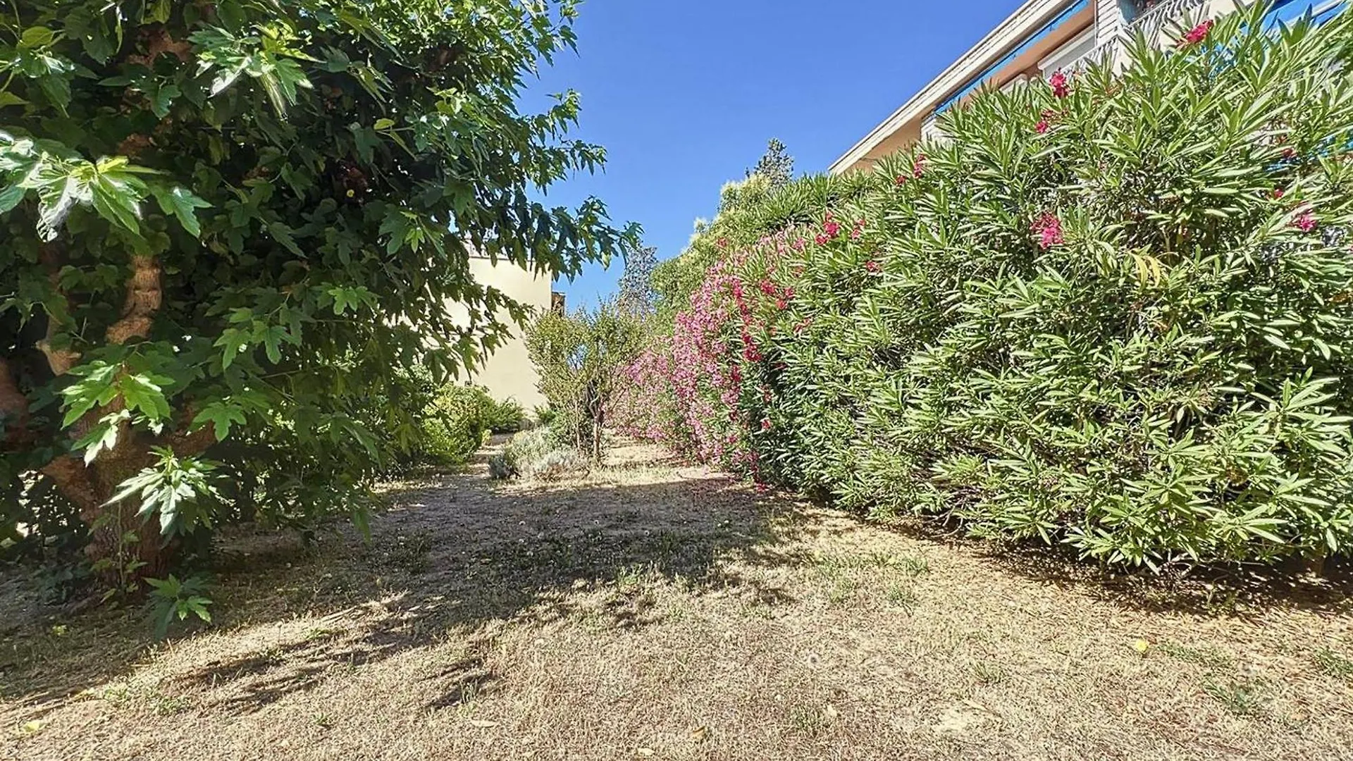 Appartement Moderne Et Lumineux A 2 Pas De La Plage, Parking Inclus - Fr-1-770-27 La Ciotat Apartment