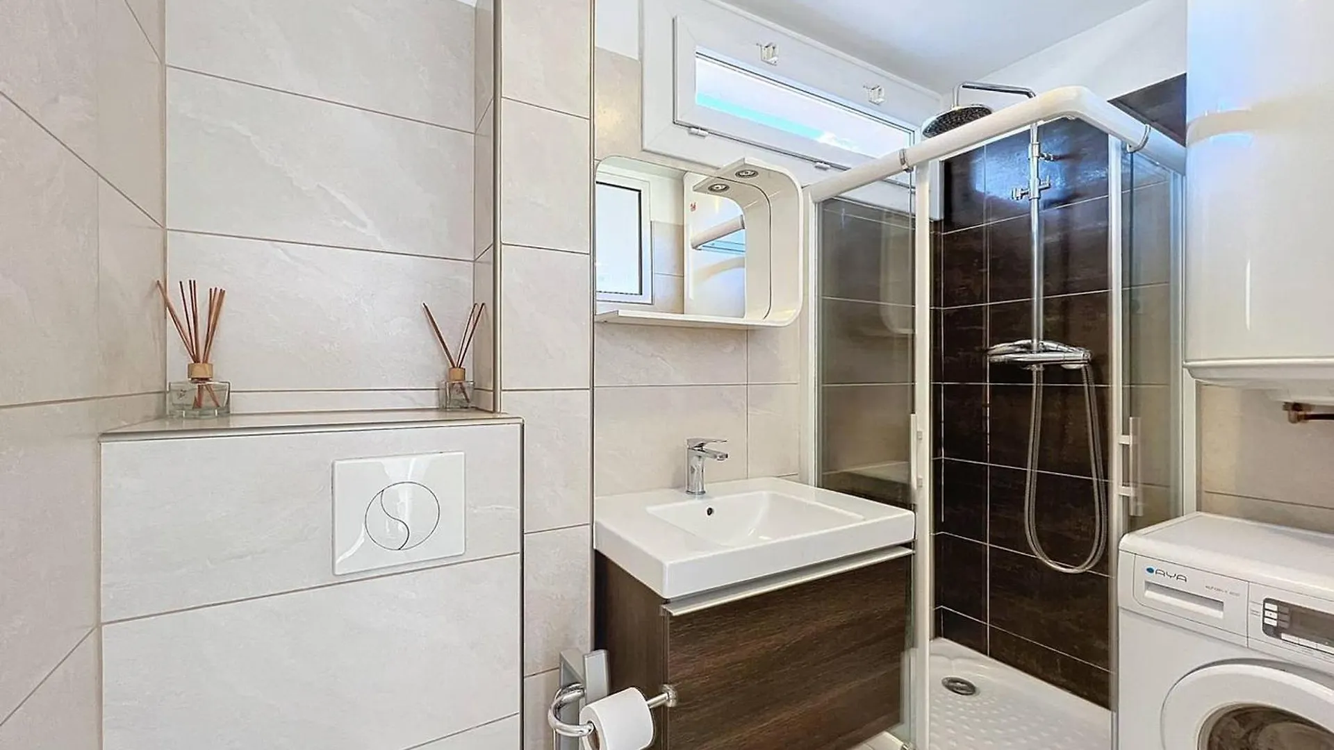 Appartement Moderne Et Lumineux A 2 Pas De La Plage, Parking Inclus - Fr-1-770-27 La Ciotat Apartment